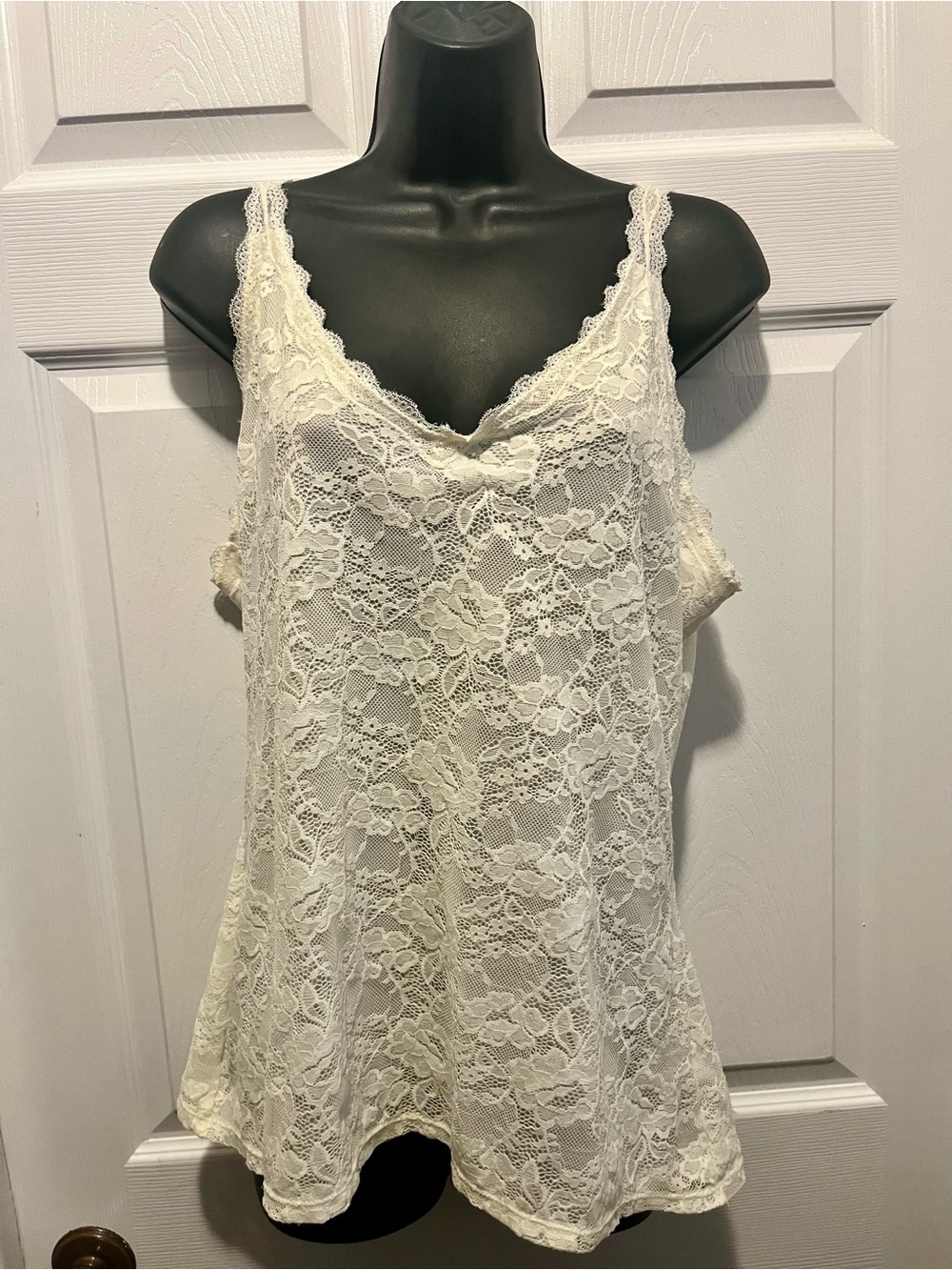 Y2K White House Black Market Cami Top Lace Off White Medium Sleeveless Summer